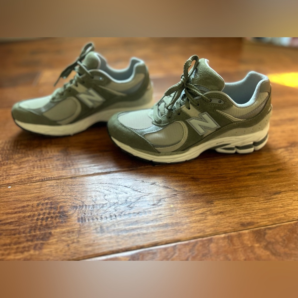 Women’s New Balance 2002R Sneakers - Picture 3 of 13